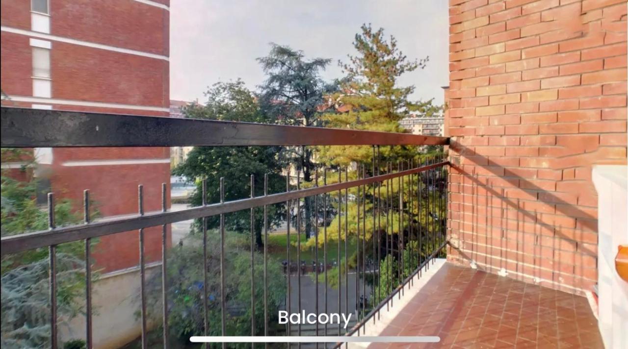Metro Famagosta - Luminoso Appartamento Con Balcone Free Wifi & Parking ميلان المظهر الخارجي الصورة